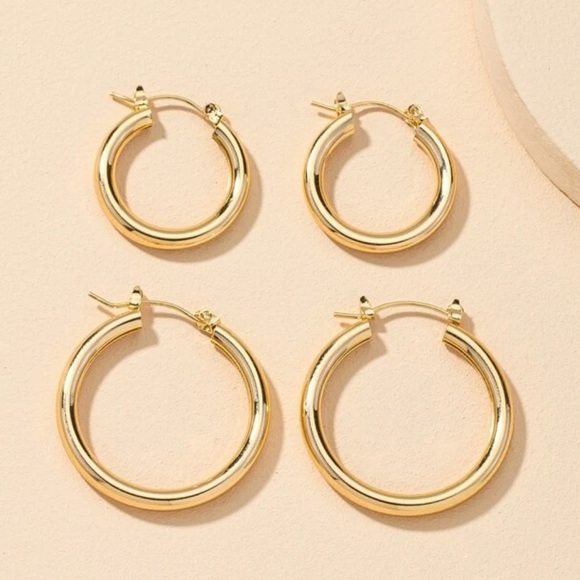 2 pairs basic golden hoop earrings - Picture 2 of 5